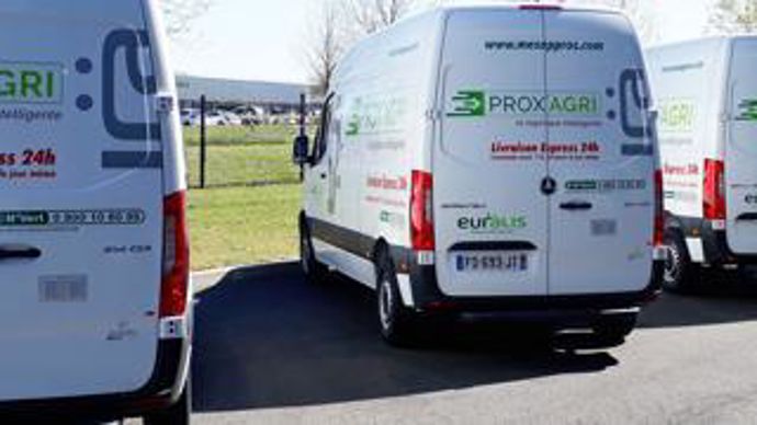 Dix-huit camionnettes Proxagri sillonnent le sud Aquitaine et l’ouest de Midi-Pyrénées pour livrer les réappros des adhérents et clients, du lundi au samedi, d’avril à juin, même les jours fériés si la météo l’impose.